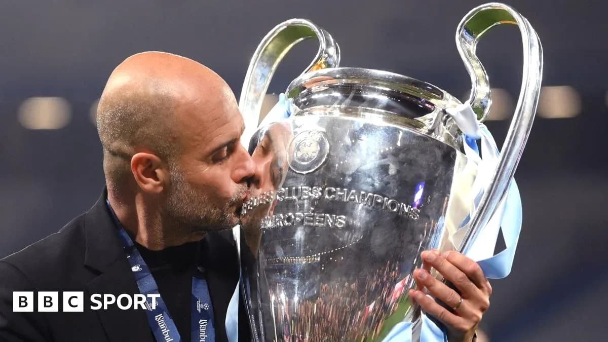 Entrenador besando la UEFA Champions League Trophy Entrenador besando la UEFA Champions League Trophy