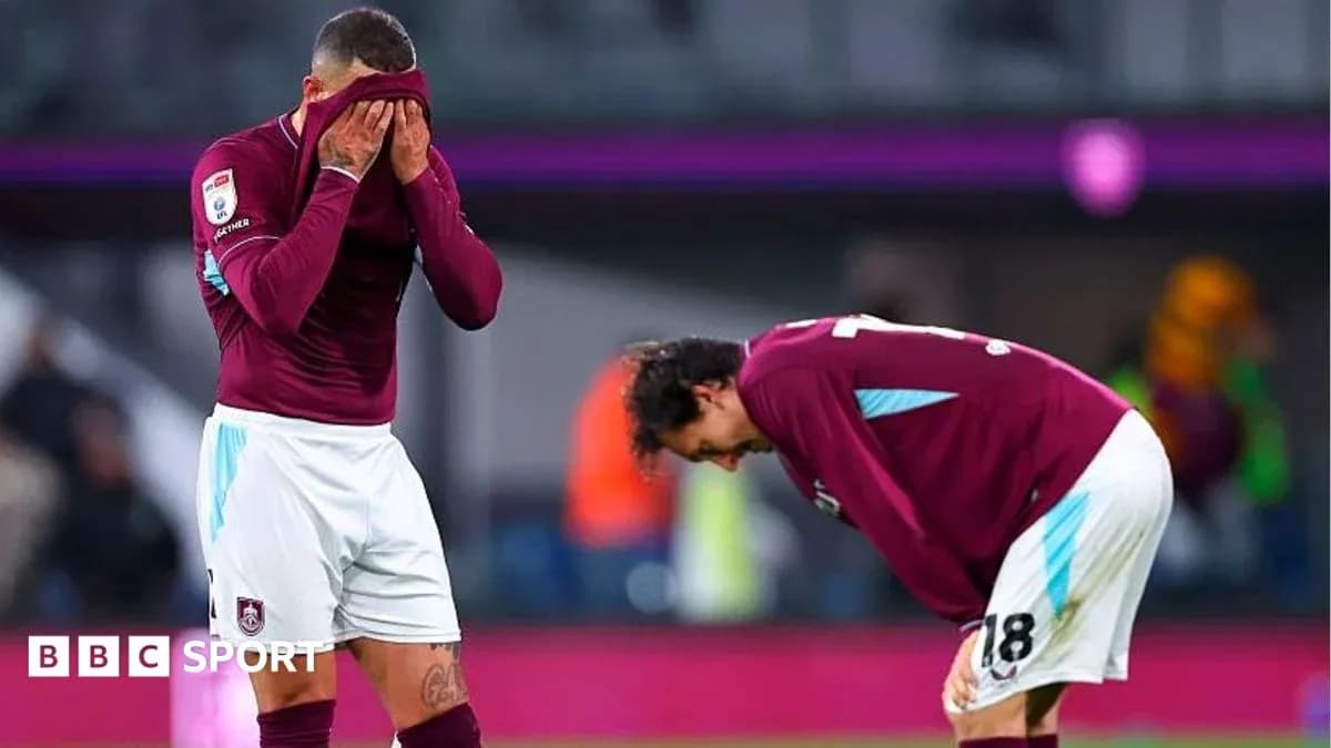 Jugadores de West Ham mostrando desánimo tras el partido Jugadores de West Ham mostrando desánimo tras el partido