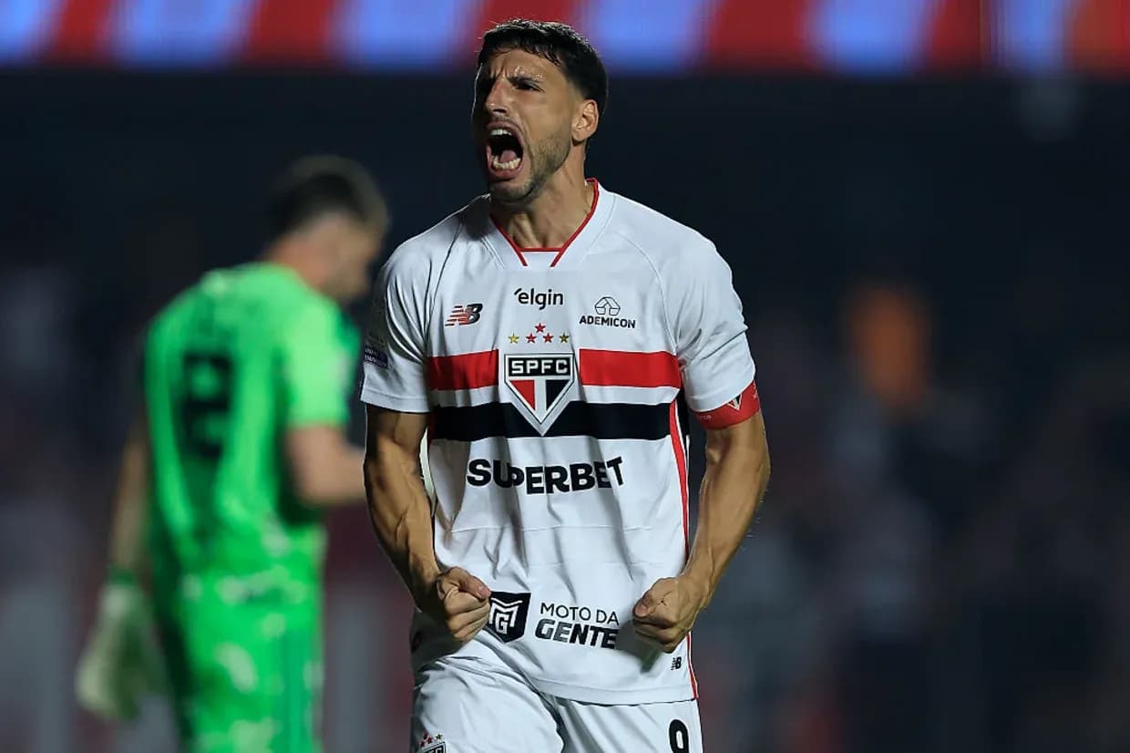 Jugador de Sao Paulo celebrando un gol Jugador de Sao Paulo celebrando un gol