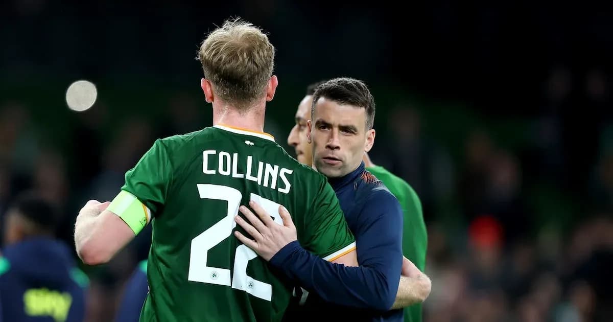 Jugadores irlandeses abrazándose tras el partido Jugadores irlandeses abrazándose tras el partido