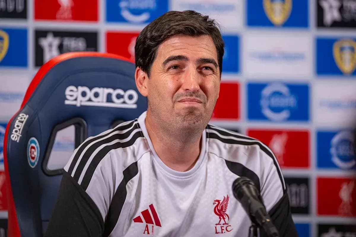Entrenador de Liverpool en rueda de prensa Entrenador de Liverpool en rueda de prensa