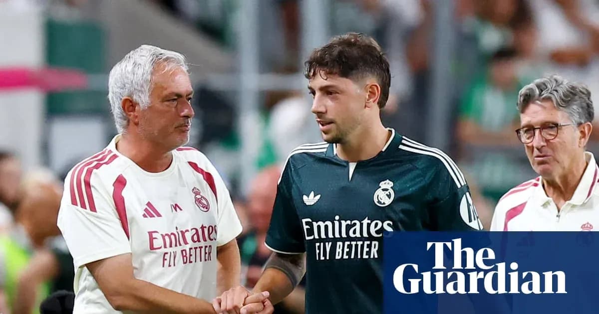 Entrenador y jugador de Real Madrid en el campo Entrenador y jugador de Real Madrid en el campo