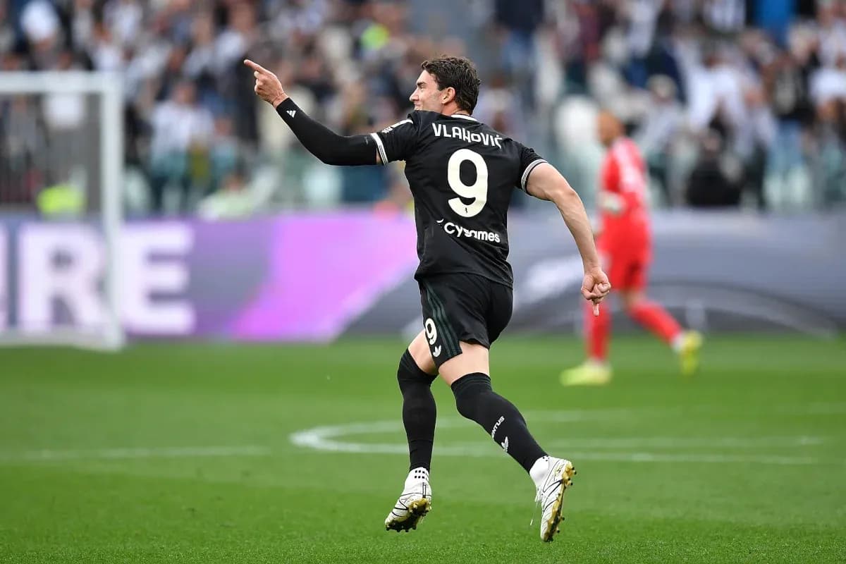 Dusan Vlahovic celebrando un gol con Juventus Dusan Vlahovic celebrando un gol con Juventus
