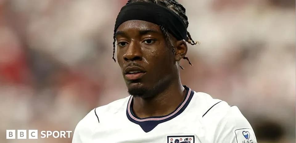 Jugador de Inglaterra en el campo durante el partido Jugador de Inglaterra en el campo durante el partido