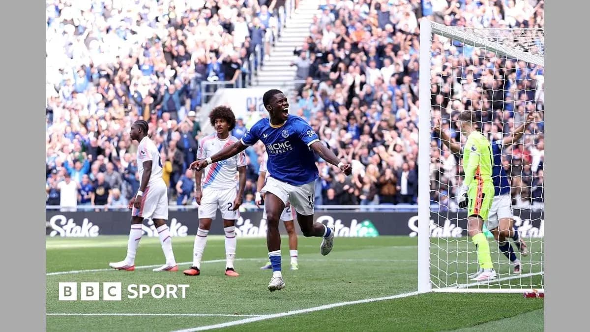 Jugador de Everton celebra un gol en el estadio Jugador de Everton celebra un gol en el estadio