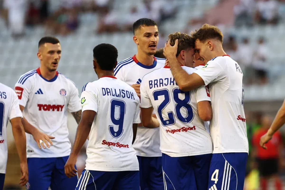 Jugadores de Hajduk Split celebrando un gol Jugadores de Hajduk Split celebrando un gol