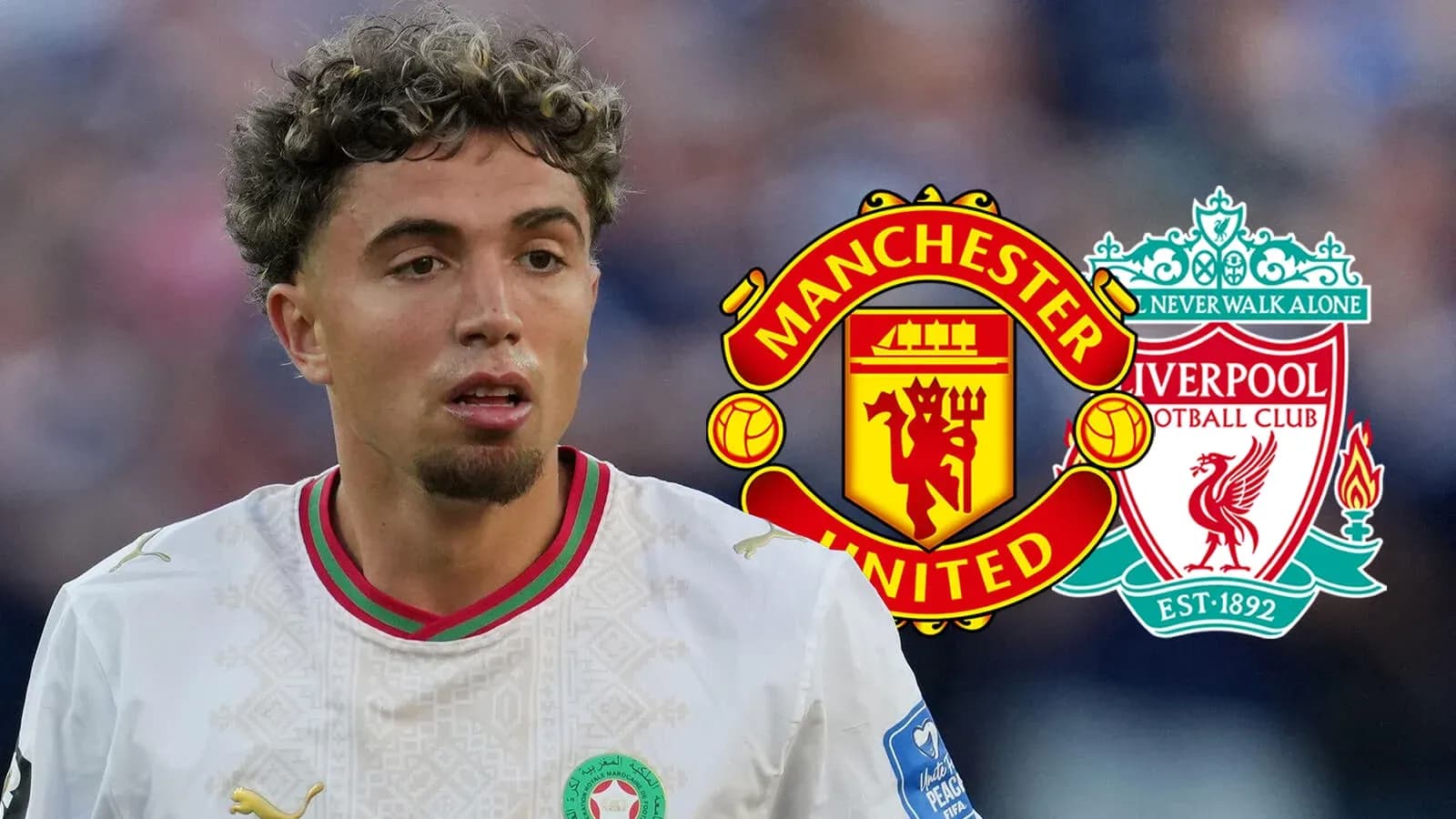 Jugador de fútbol con logotipos de Manchester United y Liverpool Jugador de fútbol con logotipos de Manchester United y Liverpool