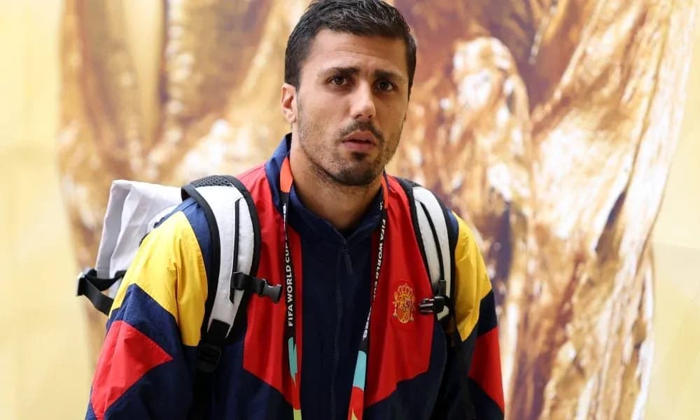Jugador con chaqueta de equipo en el vestíbulo Jugador con chaqueta de equipo en el vestíbulo