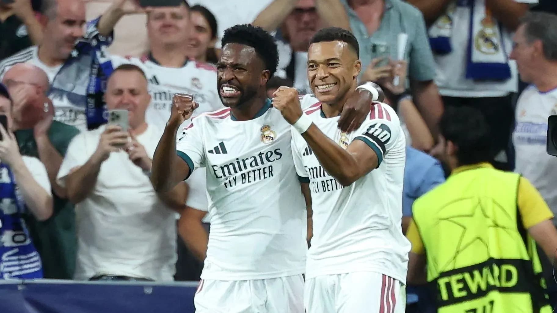 Jugadores del Real Madrid celebrando un gol Jugadores del Real Madrid celebrando un gol