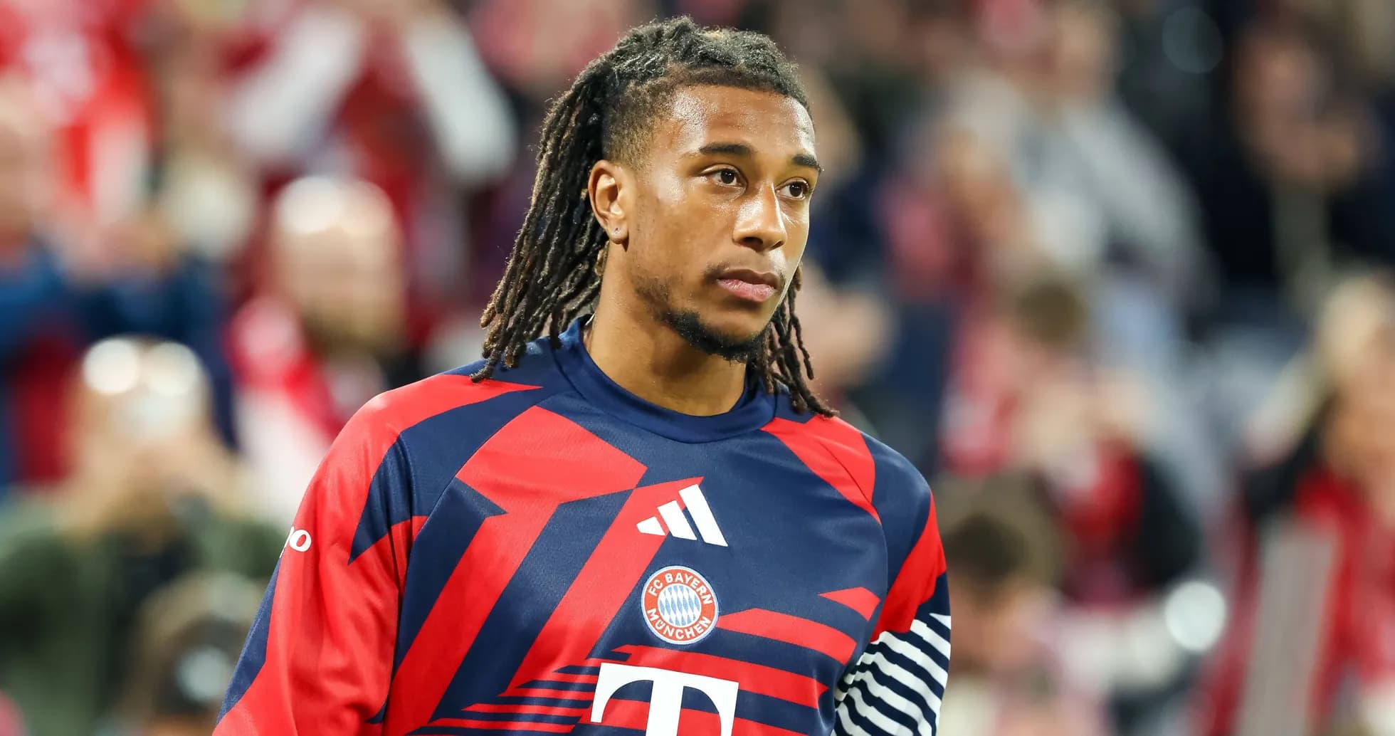 Jugador de Bayern Múnich en el campo Jugador de Bayern Múnich en el campo