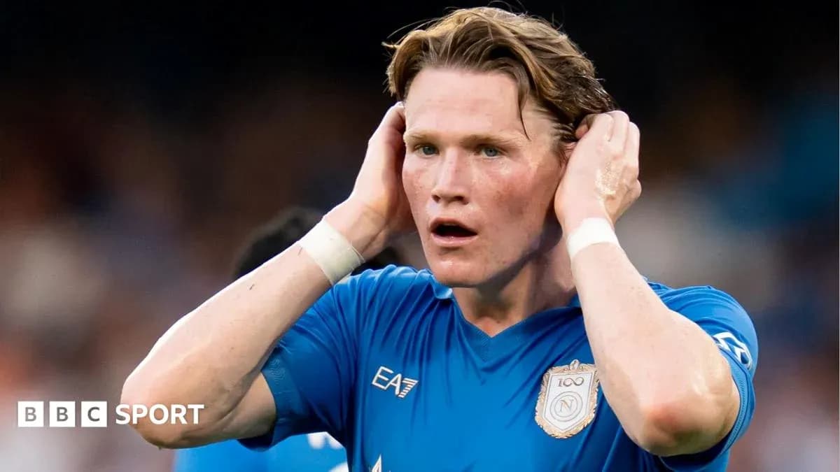 Jugador de Napoli con las manos en la cabeza Jugador de Napoli con las manos en la cabeza