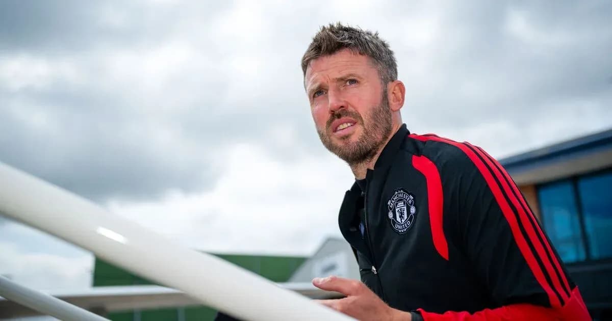 Entrenador de Manchester United en el campo de entrenamiento Entrenador de Manchester United en el campo de entrenamiento