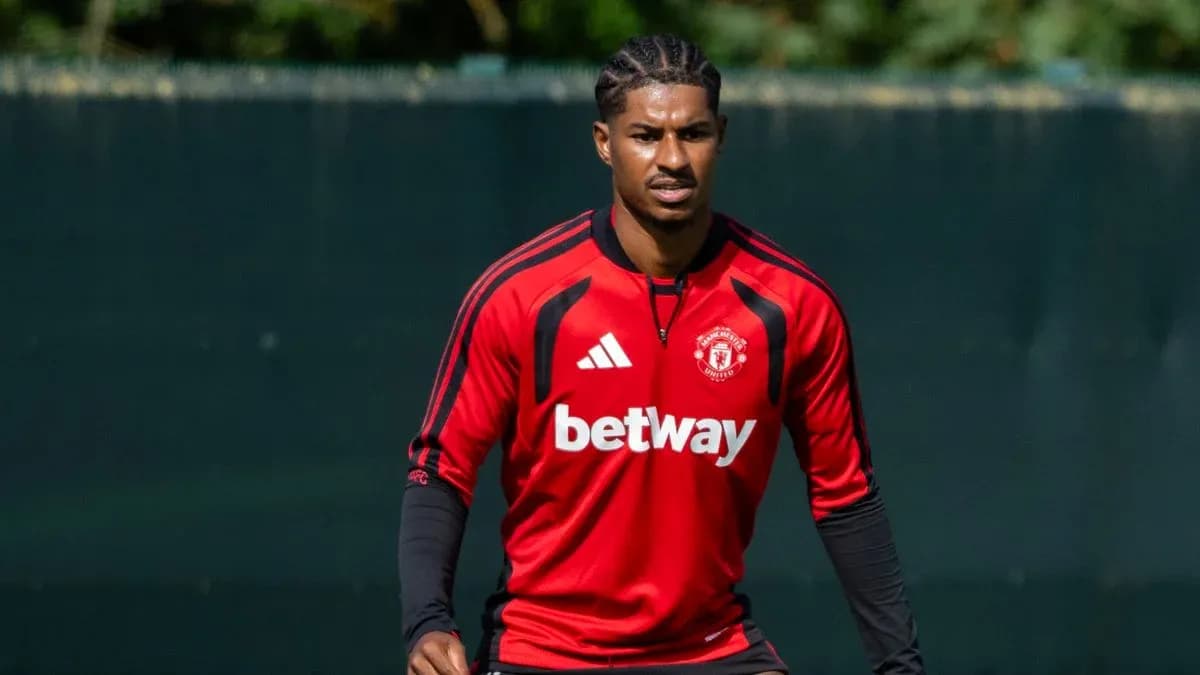 Jugador de Manchester United en sesión de entrenamiento Jugador de Manchester United en sesión de entrenamiento
