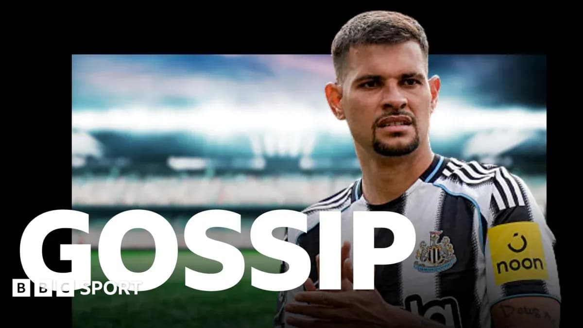 Jugador de Newcastle con camiseta de capitán en estadio Jugador de Newcastle con camiseta de capitán en estadio