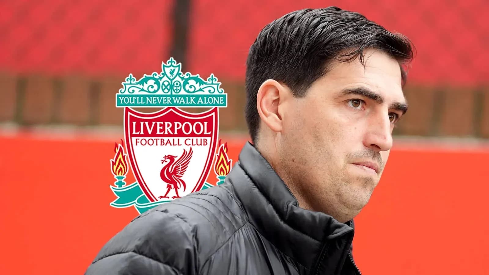 Entrenador de Liverpool con logo del club de fondo Entrenador de Liverpool con logo del club de fondo