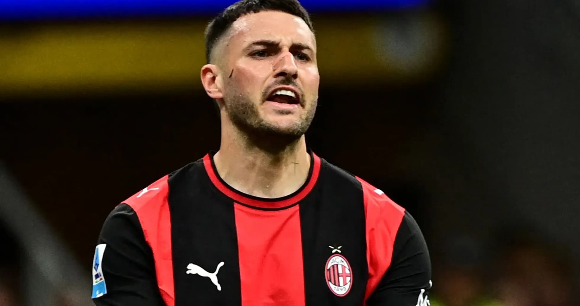 Jugador de AC Milan en acción durante un partido Jugador de AC Milan en acción durante un partido