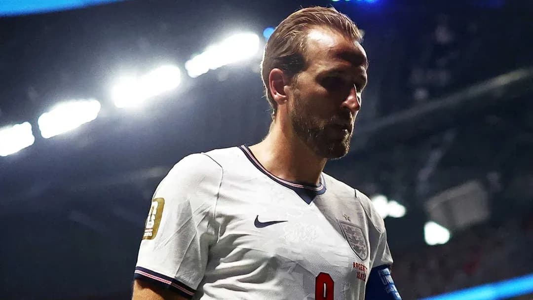 Jugador de Inglaterra saliendo del campo durante el partido Jugador de Inglaterra saliendo del campo durante el partido