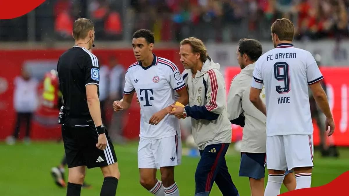 Jugador de Bayern siendo atendido por el personal médico Jugador de Bayern siendo atendido por el personal médico