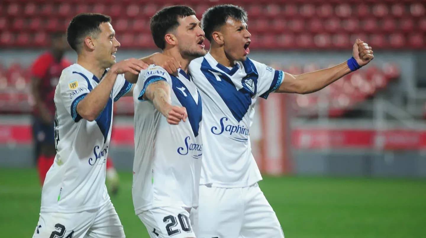 Jugadores de Vélez Sarsfield celebrando un gol Jugadores de Vélez Sarsfield celebrando un gol