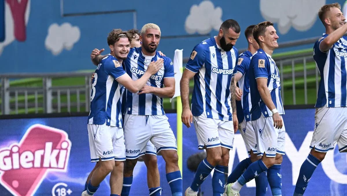 Jugadores de Lech Poznan celebrando un gol Jugadores de Lech Poznan celebrando un gol