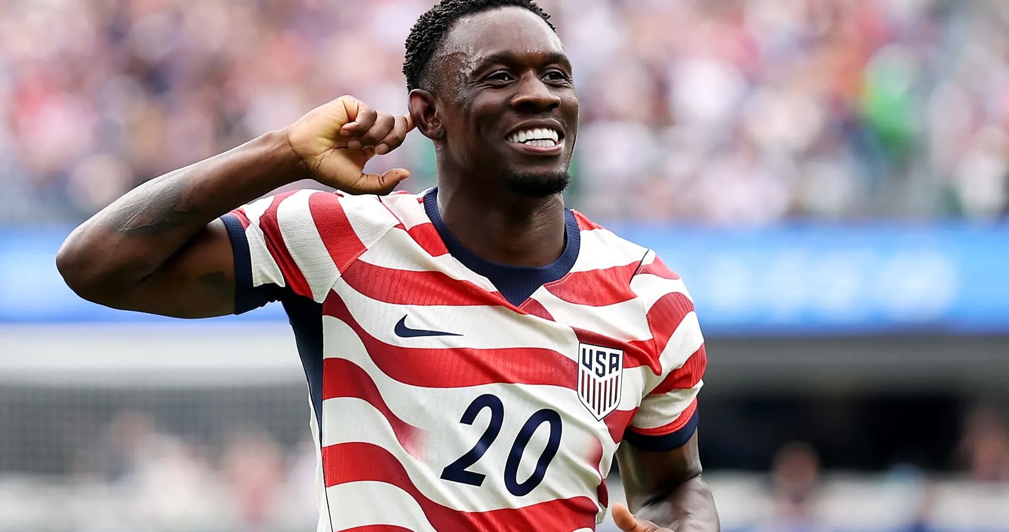 Jugador celebrando con camiseta de Estados Unidos Jugador celebrando con camiseta de Estados Unidos