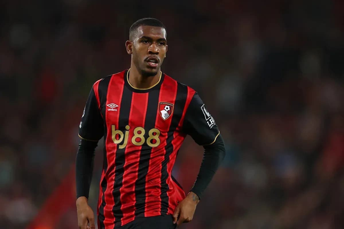 Jugador de Bournemouth en acción durante el partido Jugador de Bournemouth en acción durante el partido