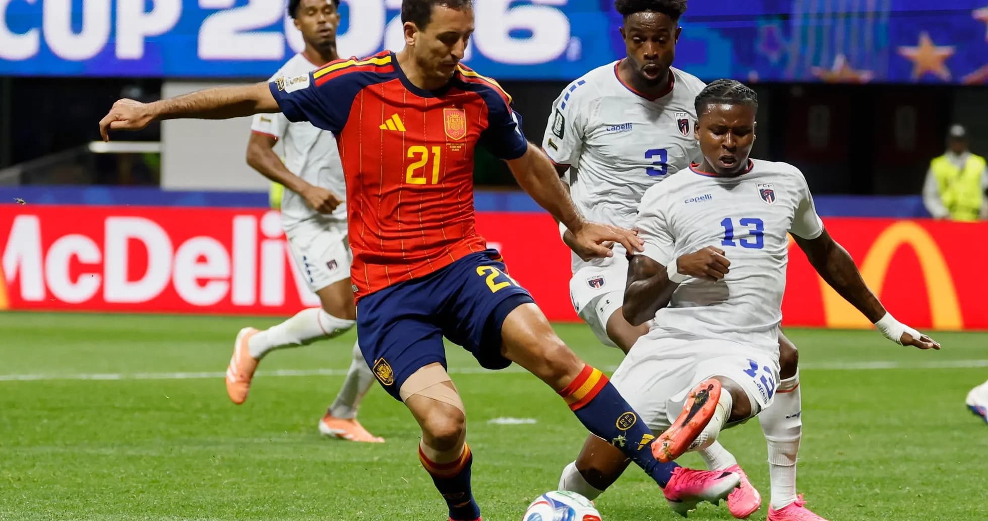 Jugador de España en acción durante el partido Jugador de España en acción durante el partido