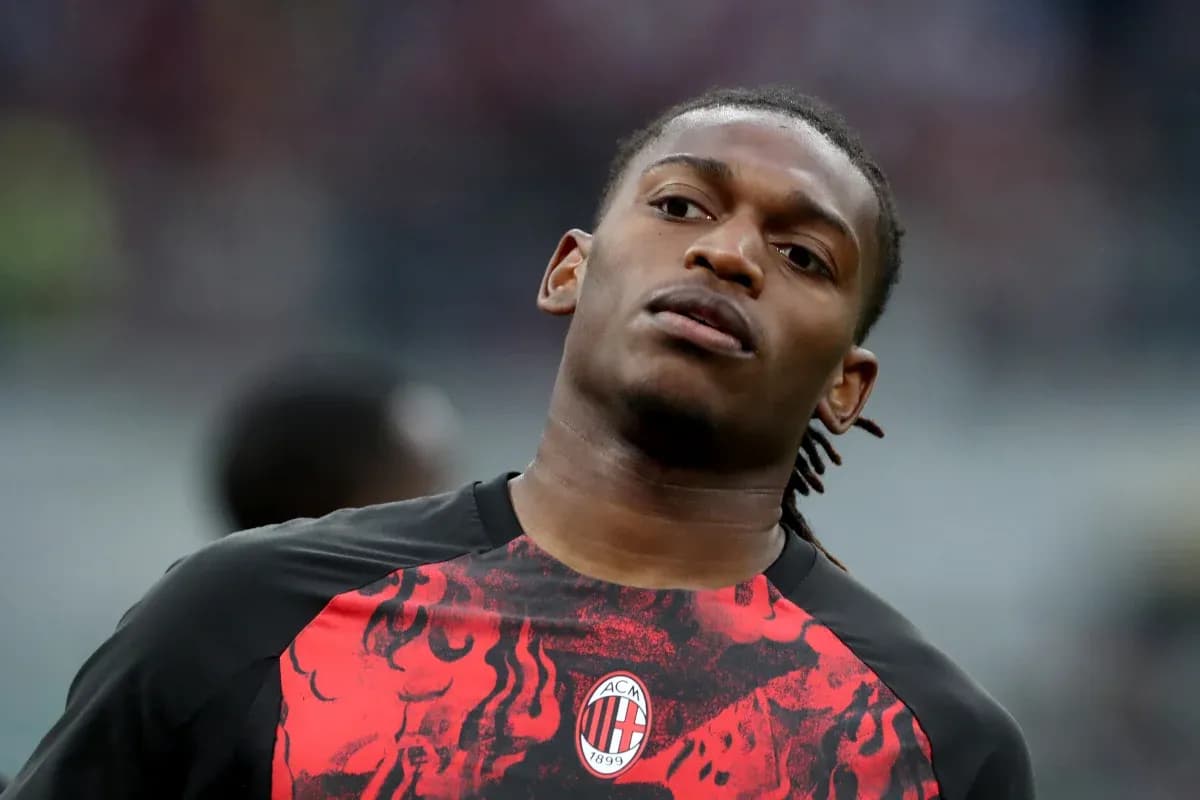 Jugador de AC Milan en calentamiento previo al partido Jugador de AC Milan en calentamiento previo al partido