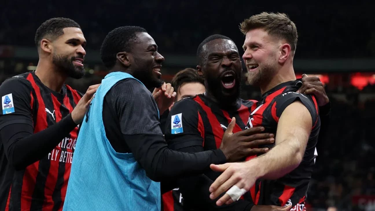 Jugadores de AC Milan celebrando un gol Jugadores de AC Milan celebrando un gol