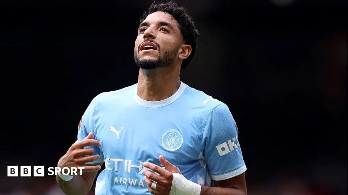 Jugador de Manchester City celebrando un gol Jugador de Manchester City celebrando un gol