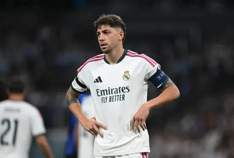 Jugador de Real Madrid en partido de fútbol Jugador de Real Madrid en partido de fútbol