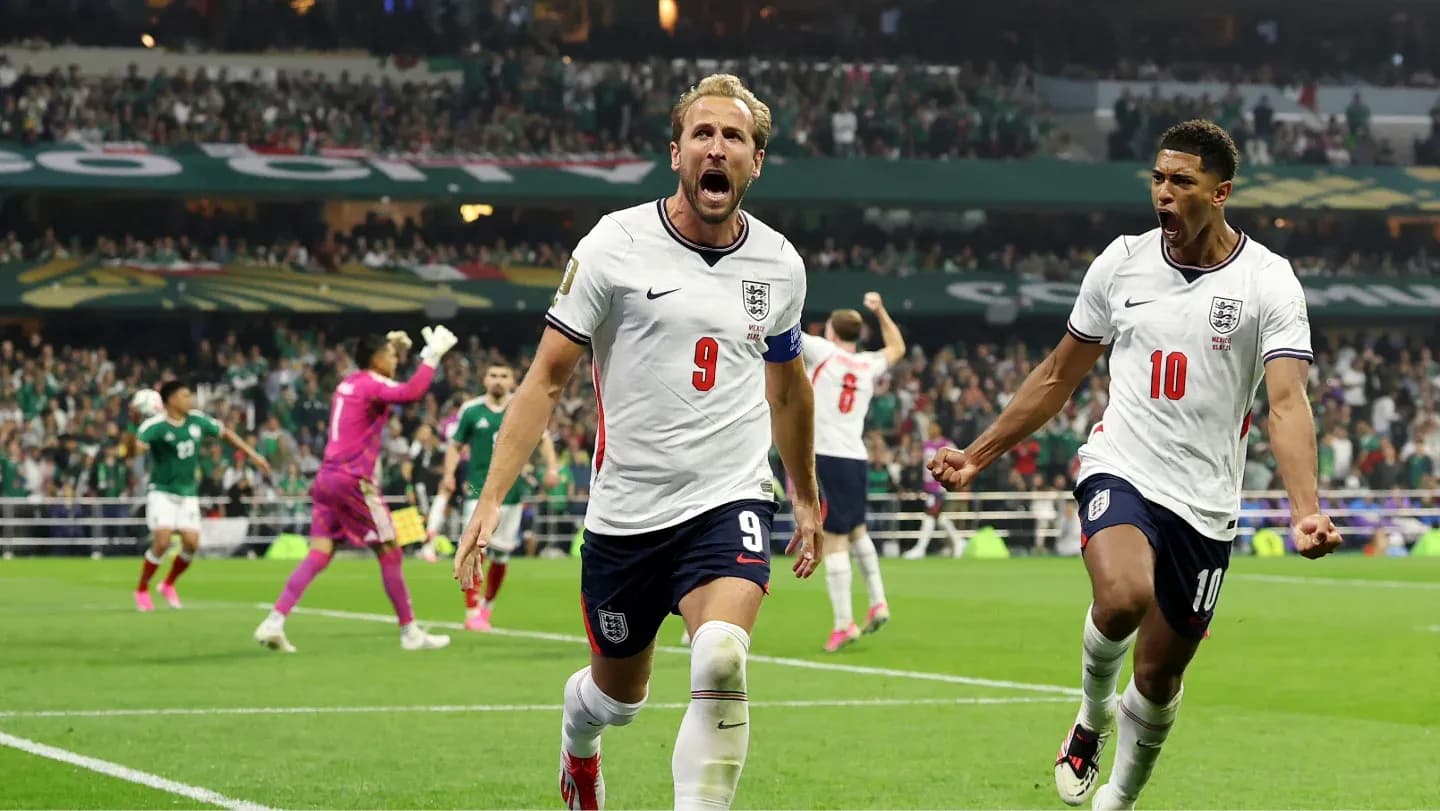 Jugadores de Inglaterra celebrando un gol en partido Jugadores de Inglaterra celebrando un gol en partido