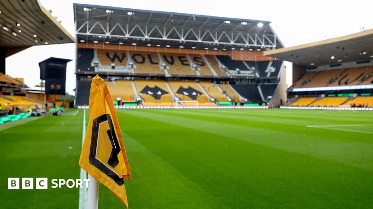 Vista del estadio Molineux con banderín de córner Vista del estadio Molineux con banderín de córner