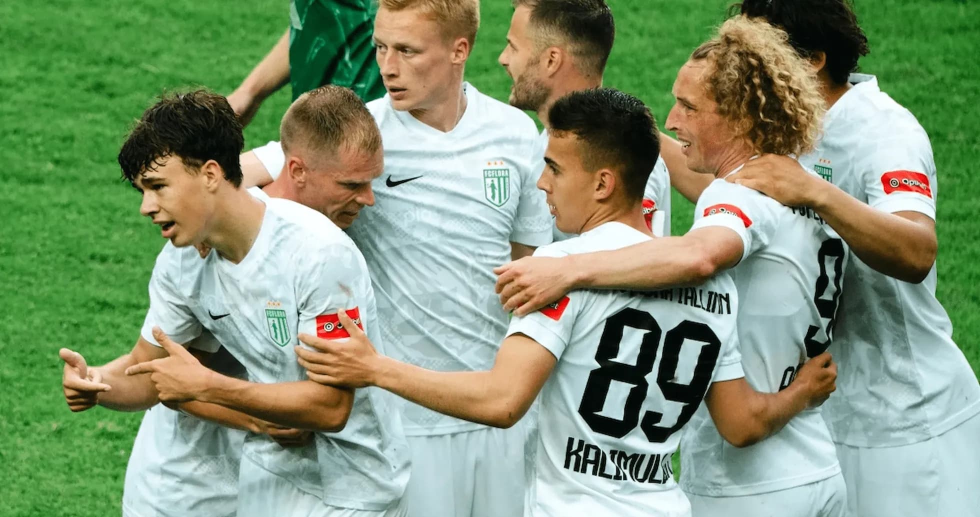 Jugadores de KI Klaksvik celebrando un gol Jugadores de KI Klaksvik celebrando un gol