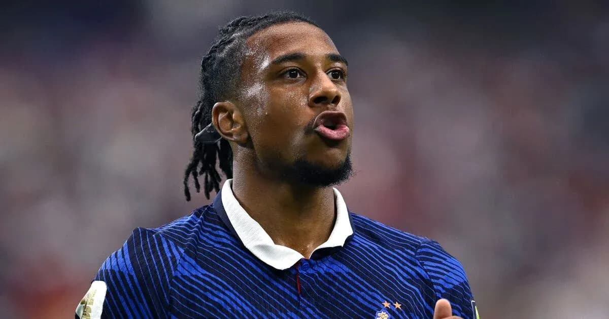 Jugador de Francia hablando durante un partido Jugador de Francia hablando durante un partido