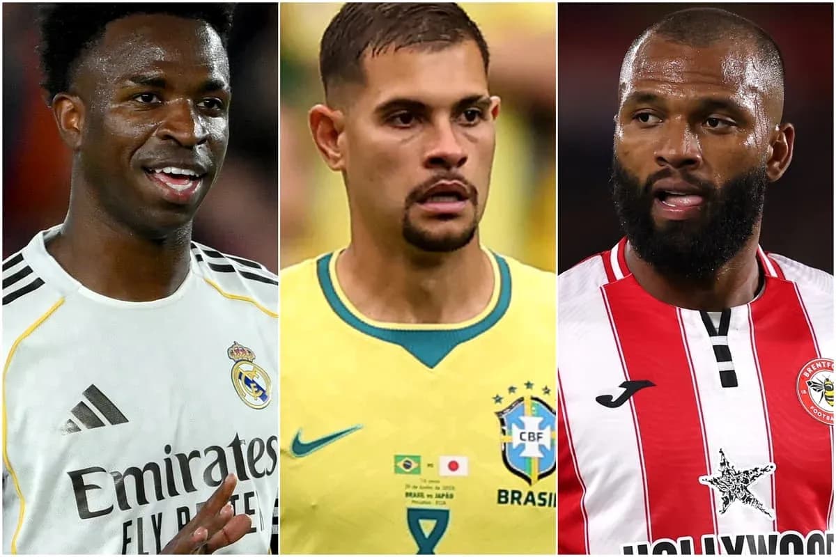 Tres futbolistas en diferentes camisetas de clubes Tres futbolistas en diferentes camisetas de clubes