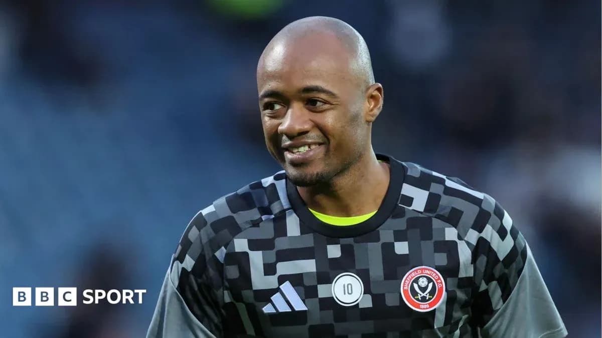 Portero de Sheffield United sonriendo durante calentamiento Portero de Sheffield United sonriendo durante calentamiento