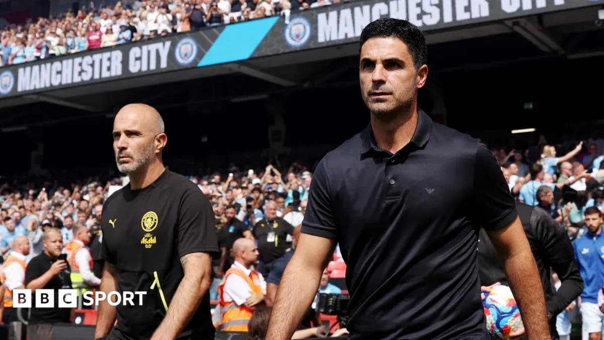 Entrenadores de Manchester City y rival entrando al estadio Entrenadores de Manchester City y rival entrando al estadio