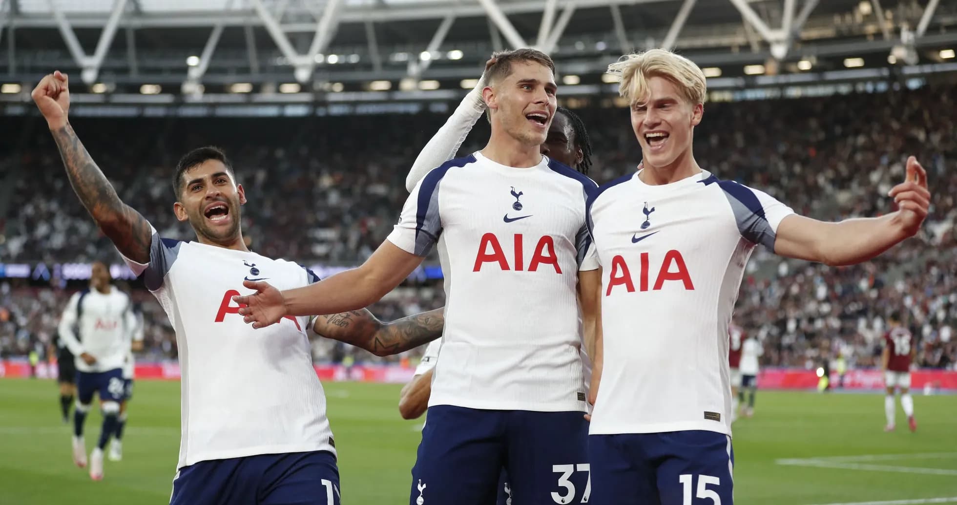 Jugadores del Tottenham celebrando un gol en el estadio Jugadores del Tottenham celebrando un gol en el estadio