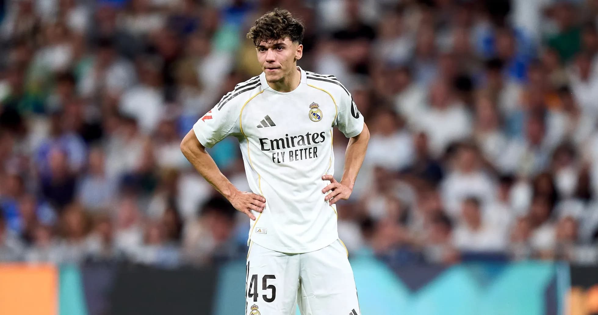 Jugador de Real Madrid en el campo durante el partido Jugador de Real Madrid en el campo durante el partido