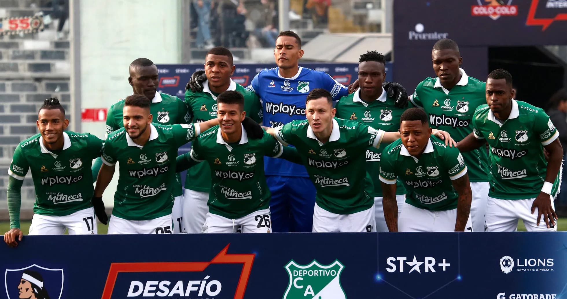 Jugadores de Deportivo Cali posando para la foto de equipo Jugadores de Deportivo Cali posando para la foto de equipo
