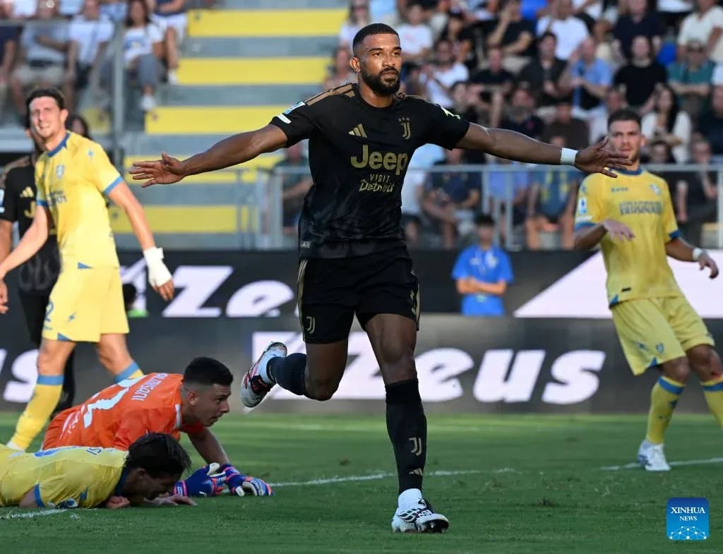 Jugador de Juventus celebrando un gol Jugador de Juventus celebrando un gol