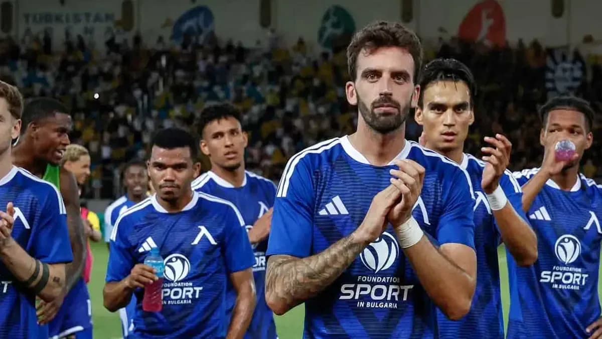 Jugadores de Levski Sofia en el campo Jugadores de Levski Sofia en el campo