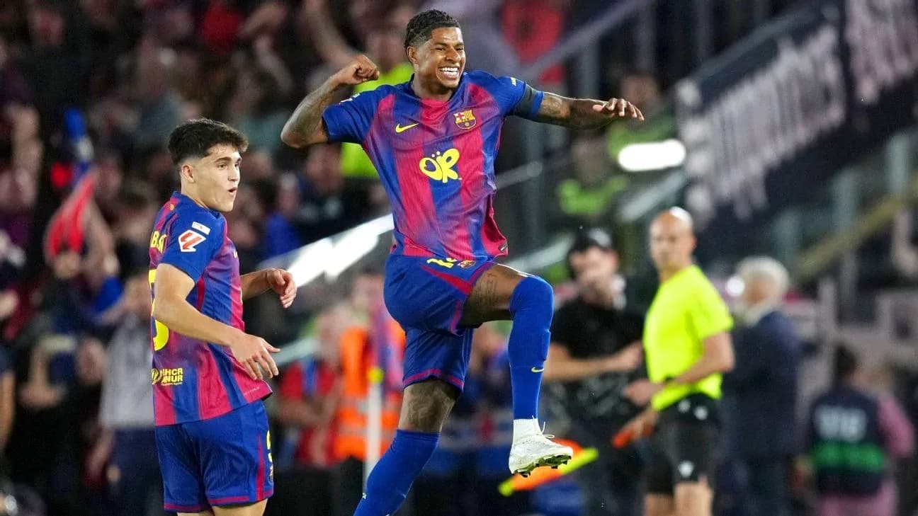 Jugadores del FC Barcelona celebrando un gol en el partido Jugadores del FC Barcelona celebrando un gol en el partido