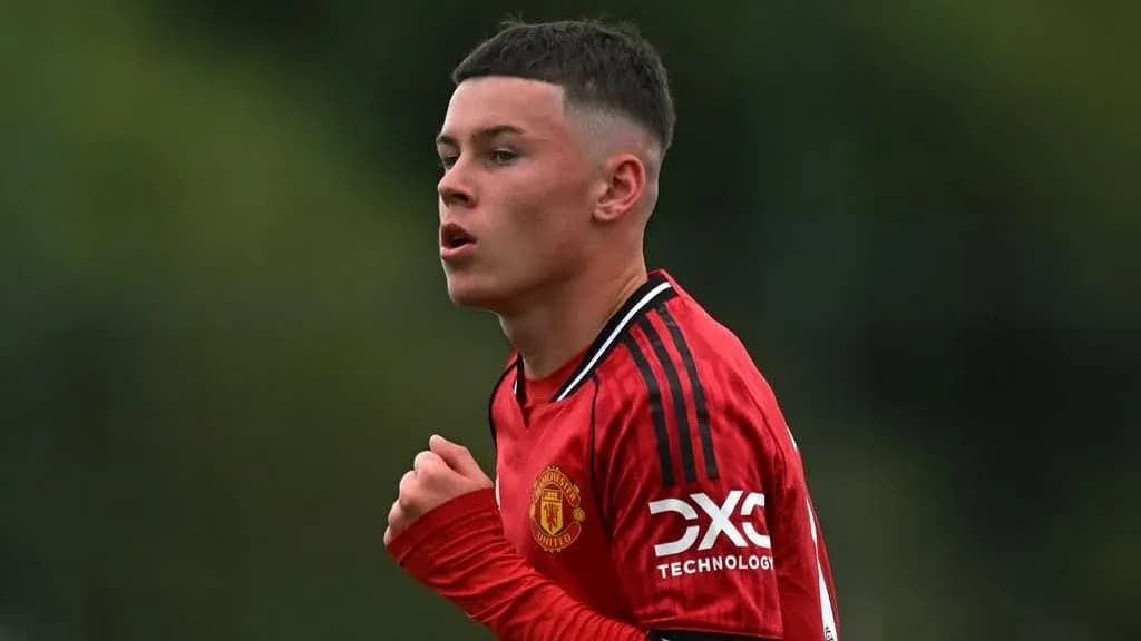 Jugador de Manchester United en acción durante el entrenamiento Jugador de Manchester United en acción durante el entrenamiento