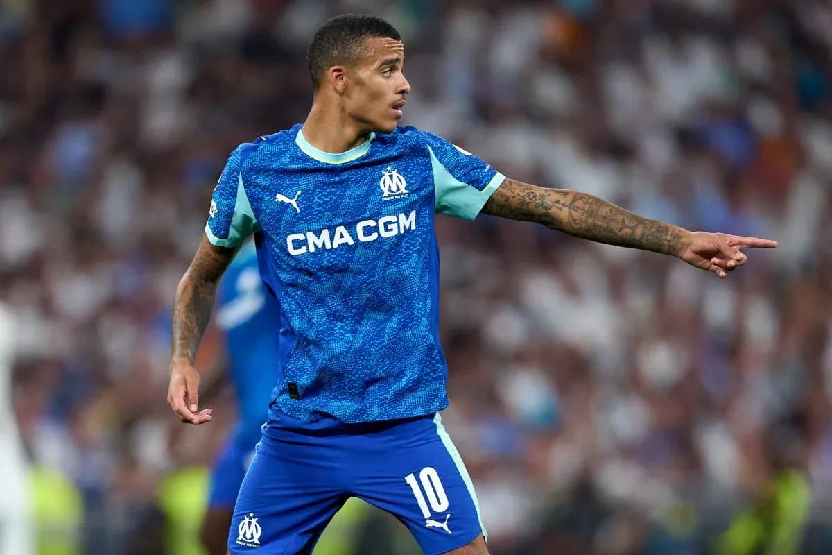 Jugador del Olympique de Marsella señalando durante el partido Jugador del Olympique de Marsella señalando durante el partido