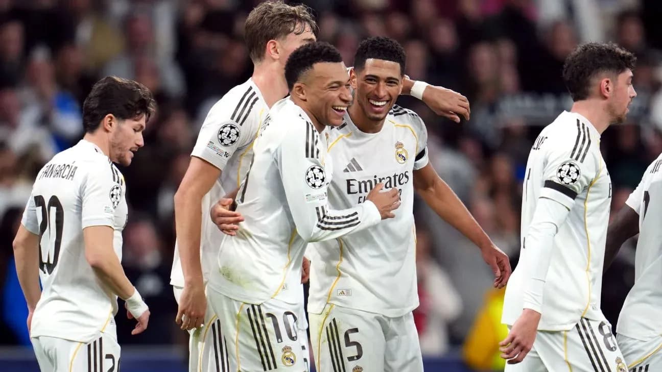 Jugadores del Real Madrid celebrando un gol Jugadores del Real Madrid celebrando un gol
