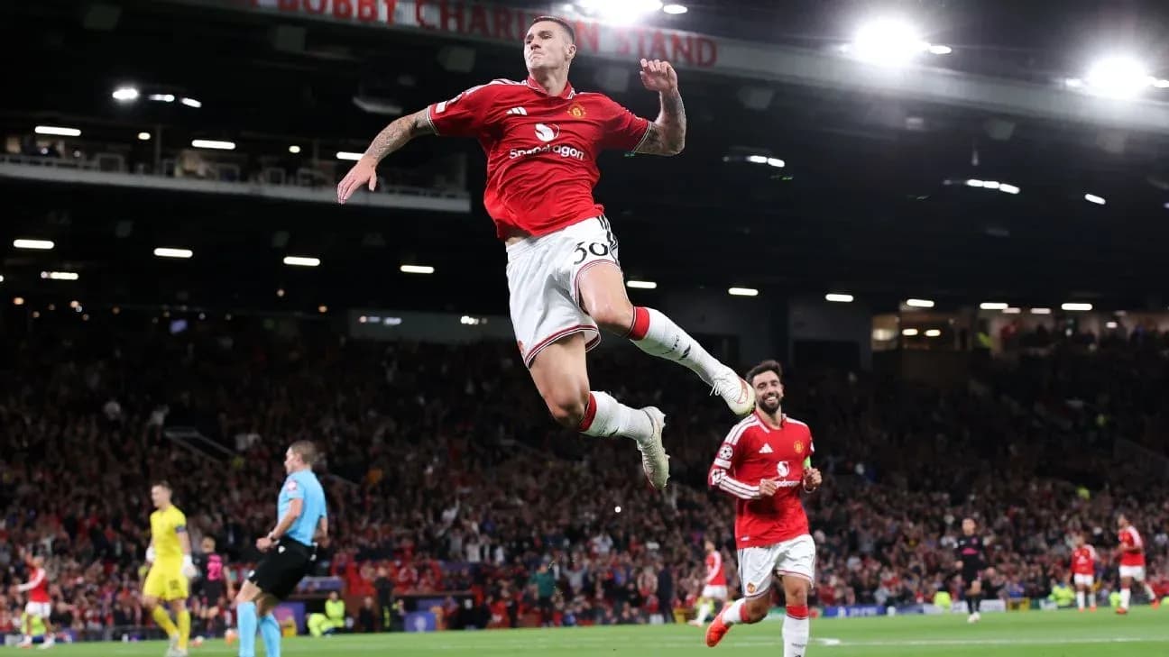 Jugador de Manchester United celebrando un gol en el estadio Jugador de Manchester United celebrando un gol en el estadio