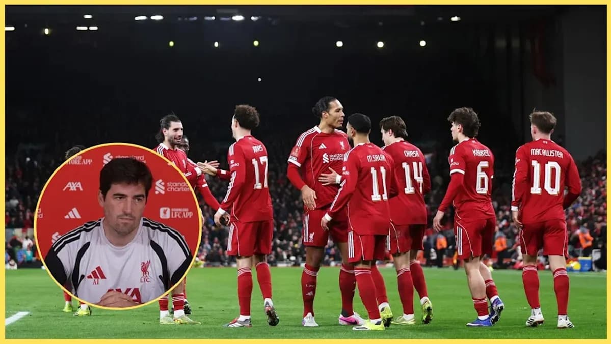 Jugadores de Liverpool celebrando en Anfield Jugadores de Liverpool celebrando en Anfield