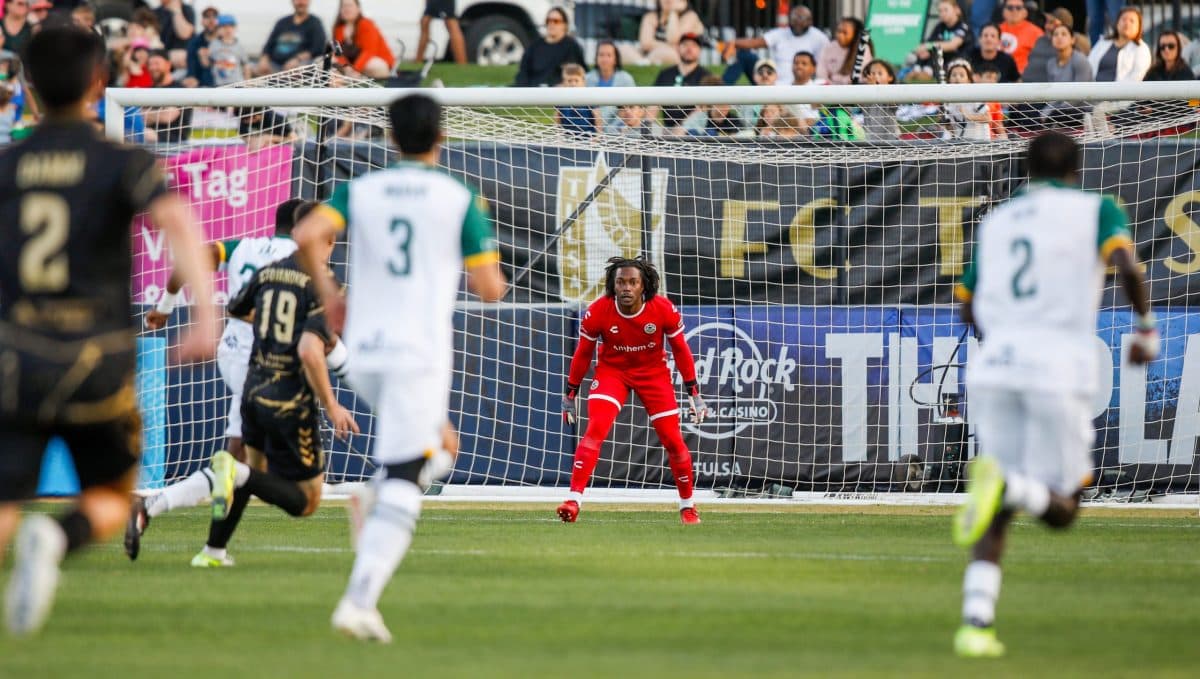 Portero en un tiro penal durante el partido Portero en un tiro penal durante el partido
